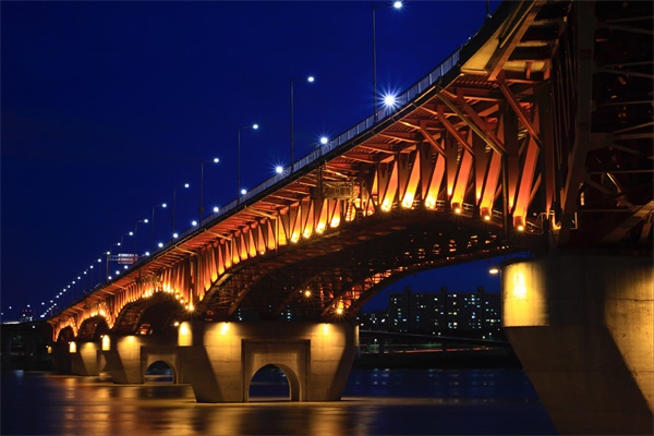 橋梁燈光照明設(shè)計應(yīng)滿足這四大特性