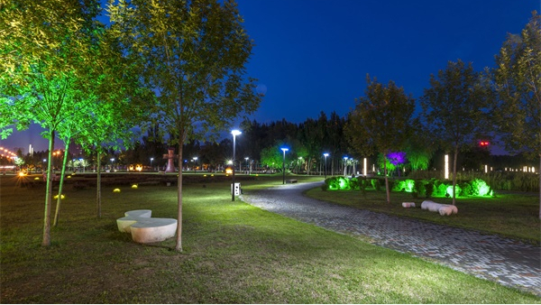 城市廣場(chǎng)亮化設(shè)計(jì)要遵循的三個(gè)點(diǎn)